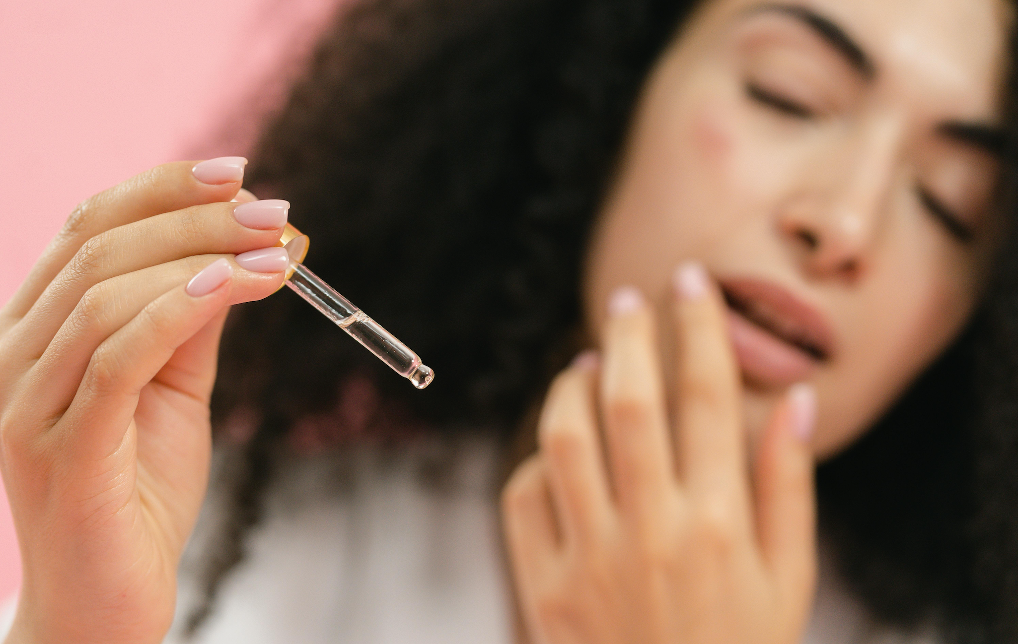 Retinolis – mokslininkų pasirinkimas kovoje su odos senėjimo požymiais bei akne